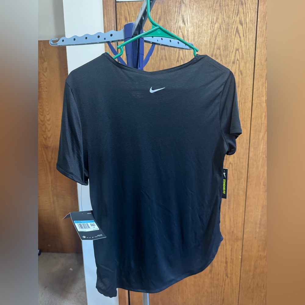 Nike Women's Black dri-fit running tee - Picture 2 of 8